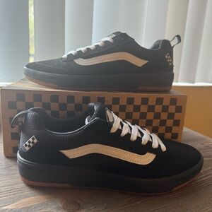 Vans Black and White Zahba Men's size 8
